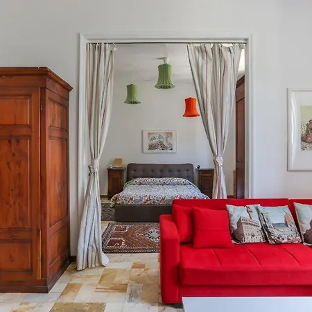 Buonarroti In Florence-hosted By Sweetstay